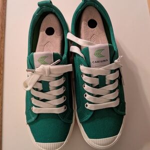 Cariuma OCA Low Green Canvas Sneakers